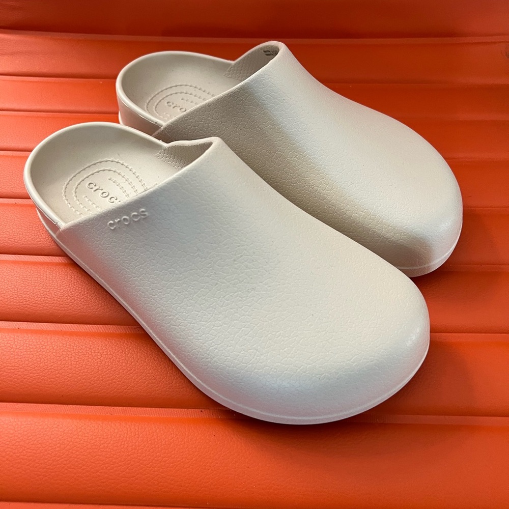 BNWT Crocs Dylan Clog in Stucco